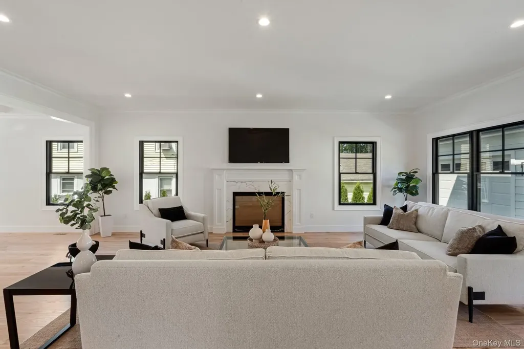 33 3rd Street Manhasset NY 11030