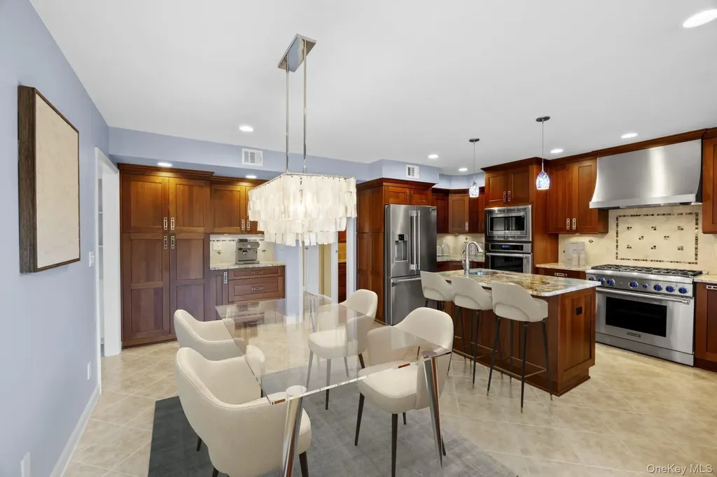 9 Bowen Place Stony Brook NY 11790