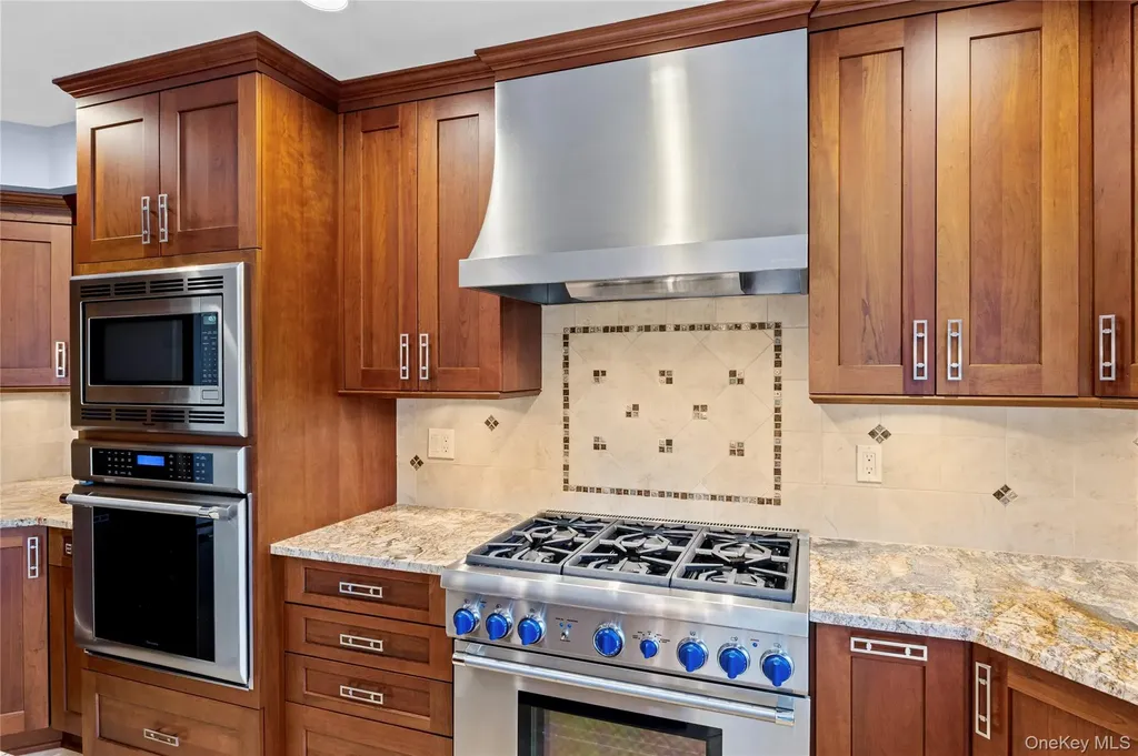 9 Bowen Place Stony Brook NY 11790