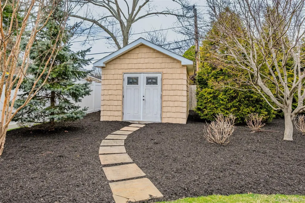 9 Bowen Place Stony Brook NY 11790