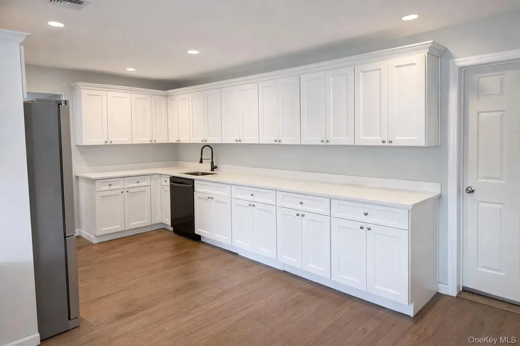 11 Manor Lane Stony Brook NY 11790