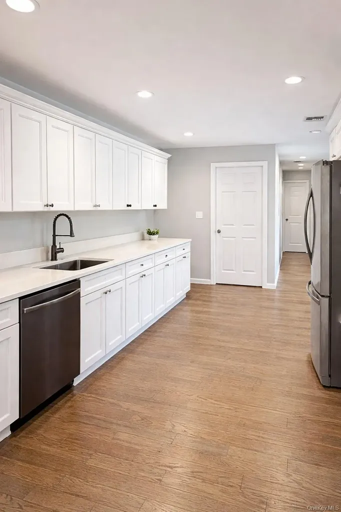 11 Manor Lane Stony Brook NY 11790
