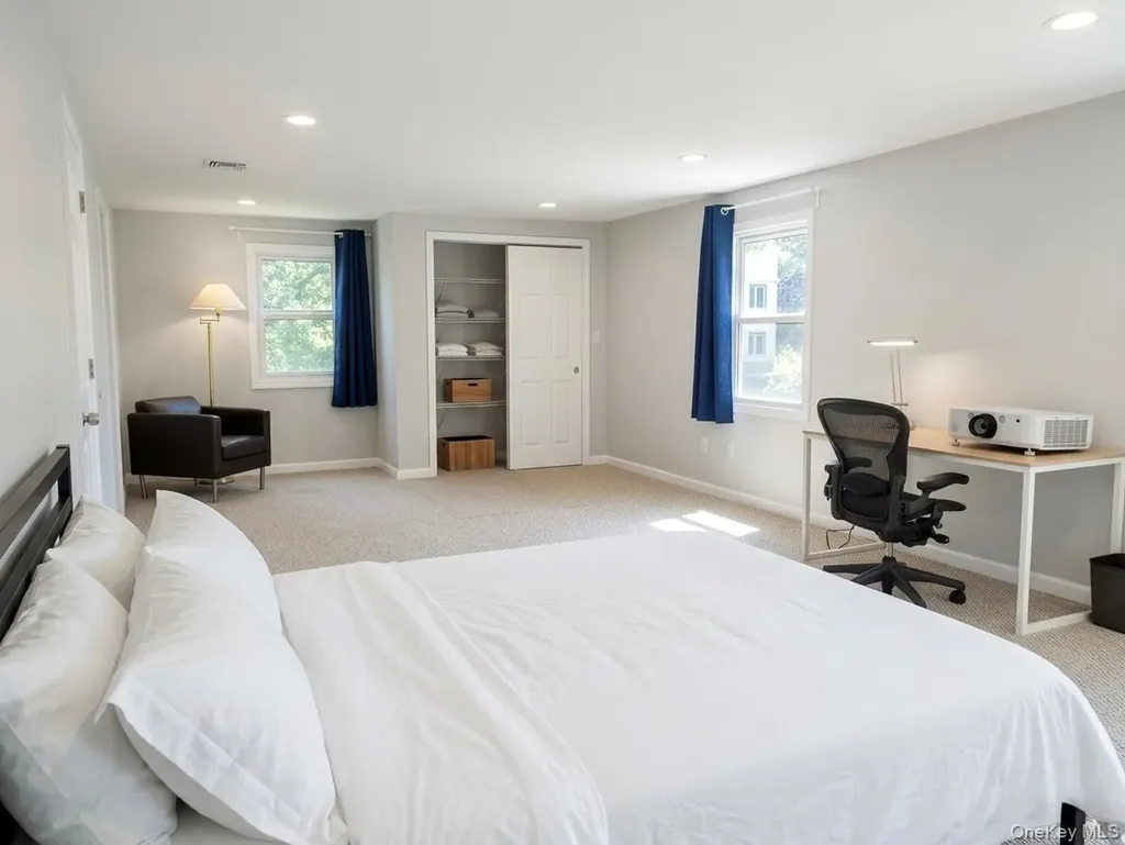 11 Manor Lane Stony Brook NY 11790