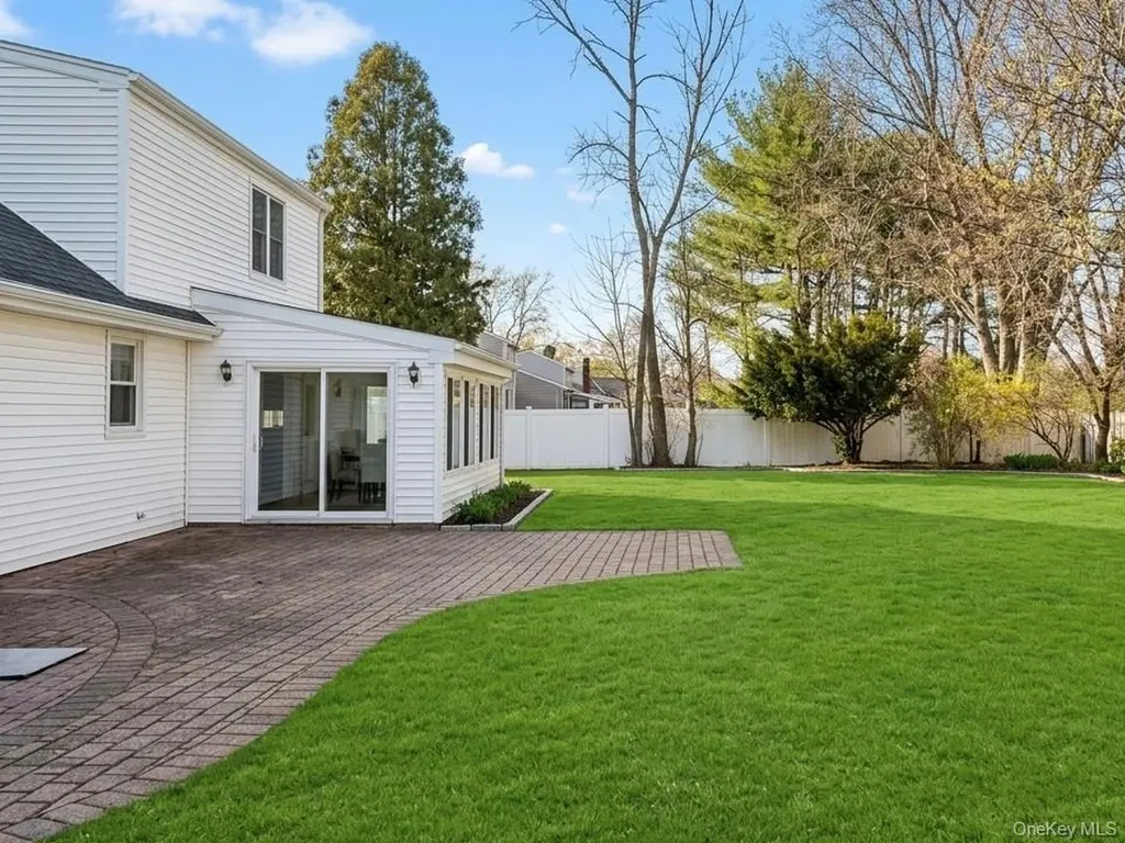 11 Manor Lane Stony Brook NY 11790