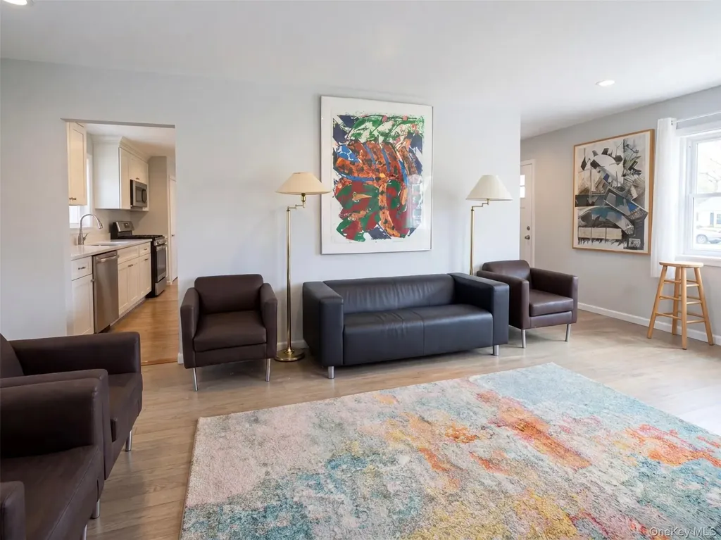 11 Manor Lane Stony Brook NY 11790