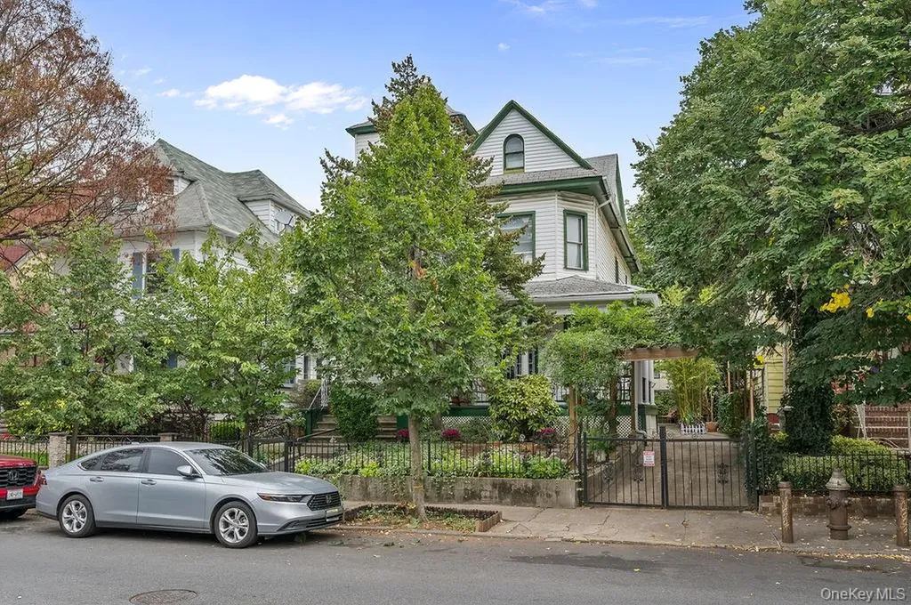 455 E 28th Street Brooklyn NY 11226