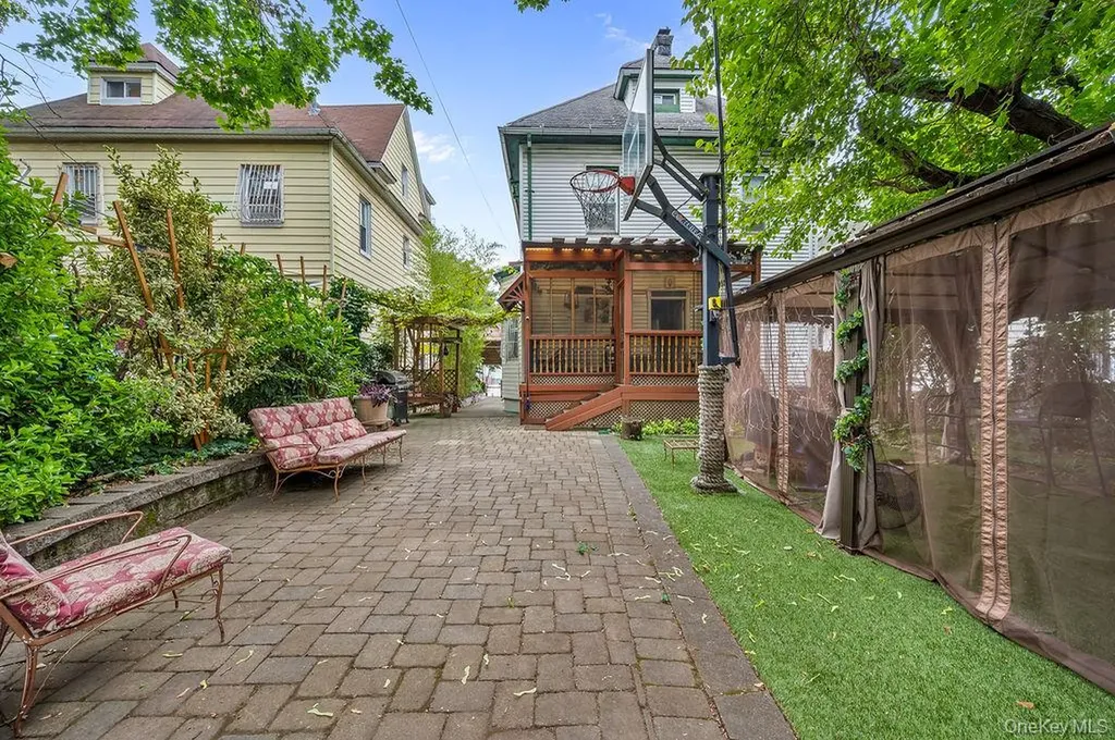 455 E 28th Street Brooklyn NY 11226