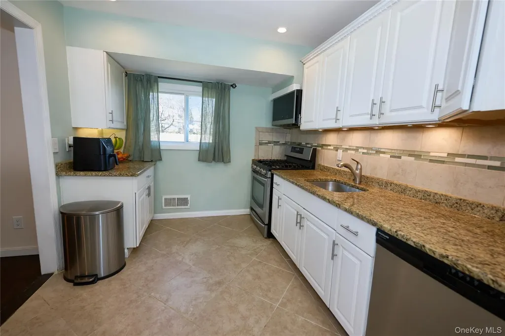 390 Townline Road Commack NY 11725