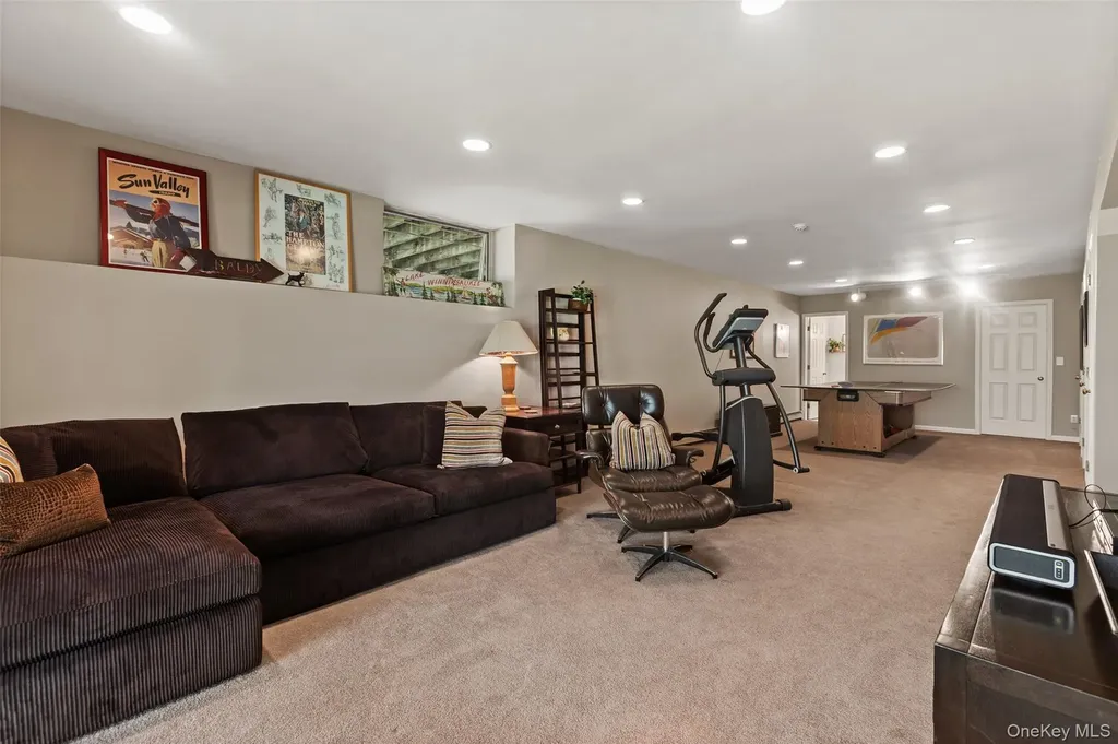21 Hemlock Hills Chappaqua NY 10514