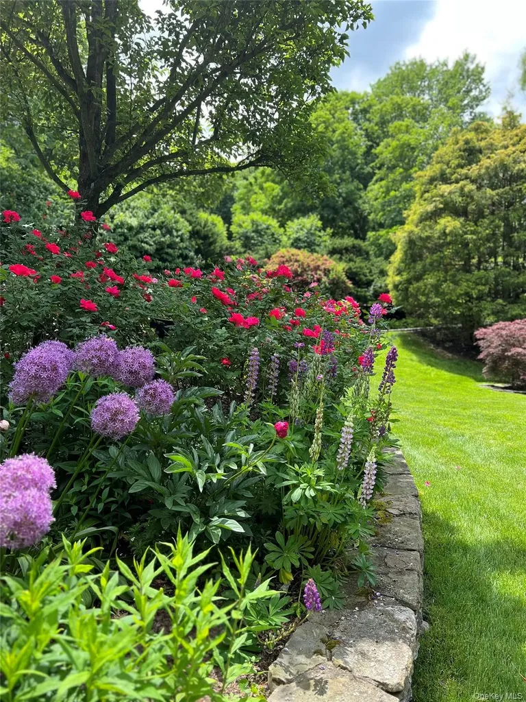 21 Hemlock Hills Chappaqua NY 10514