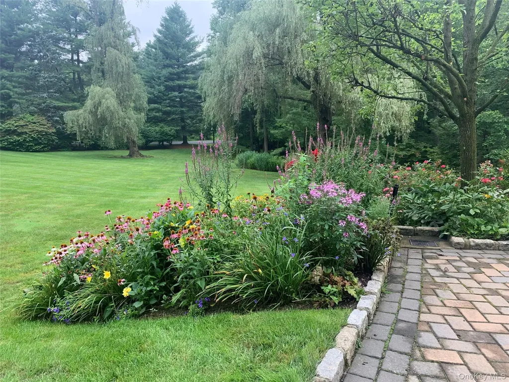 21 Hemlock Hills Chappaqua NY 10514