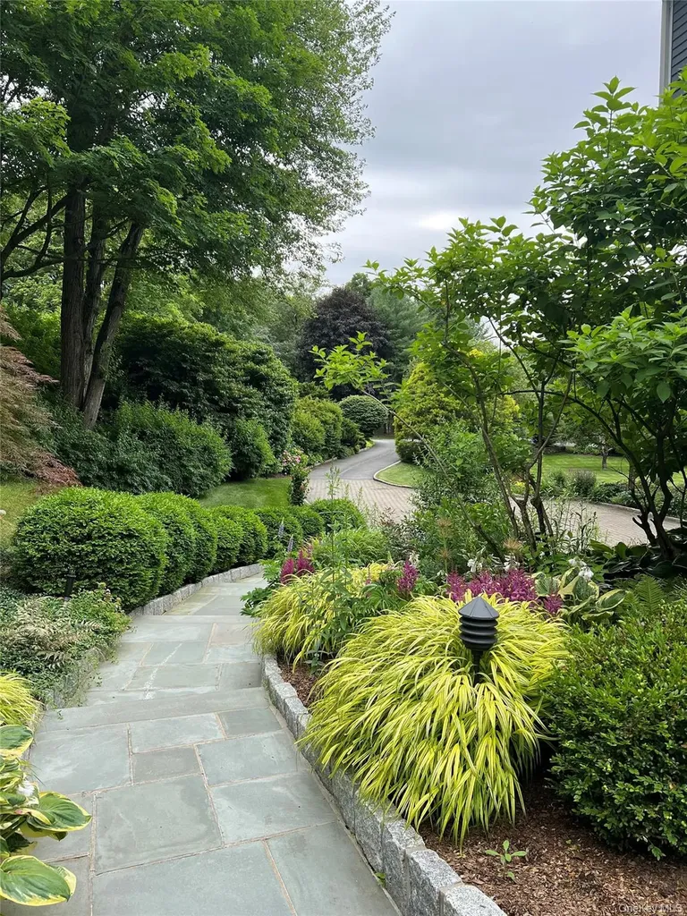 21 Hemlock Hills Chappaqua NY 10514