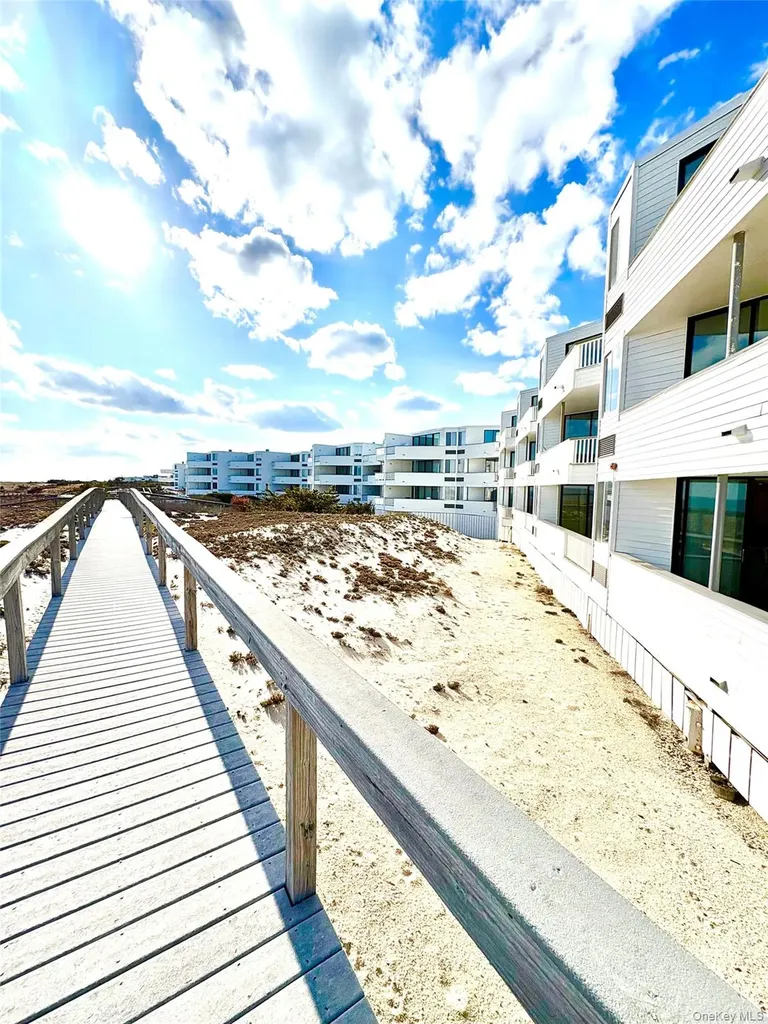 Westhampton Beach NY, 253 Dune, Unit 49