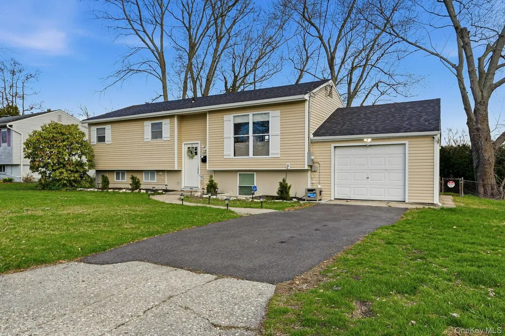 2903 Sipp Avenue Medford NY 11763