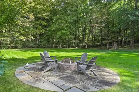 16 Old Logging Road Pound Ridge NY 10576