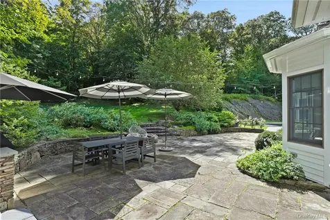 16 Old Logging Road Pound Ridge NY 10576