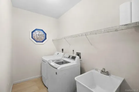 287 Dayton Avenue Manorville NY 11949