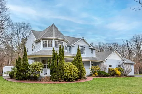 287 Dayton Avenue Manorville NY 11949