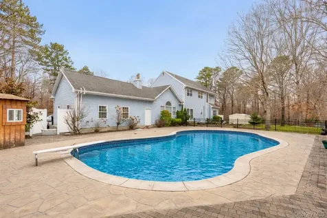 287 Dayton Avenue Manorville NY 11949