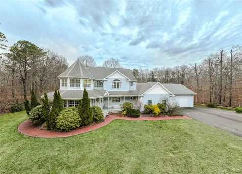 287 Dayton Avenue Manorville NY 11949