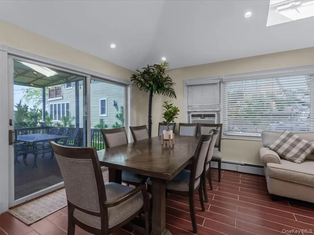 73 E Beach Promenade Lindenhurst NY 11757
