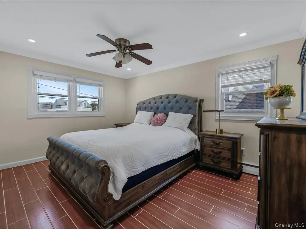 73 E Beach Promenade Lindenhurst NY 11757