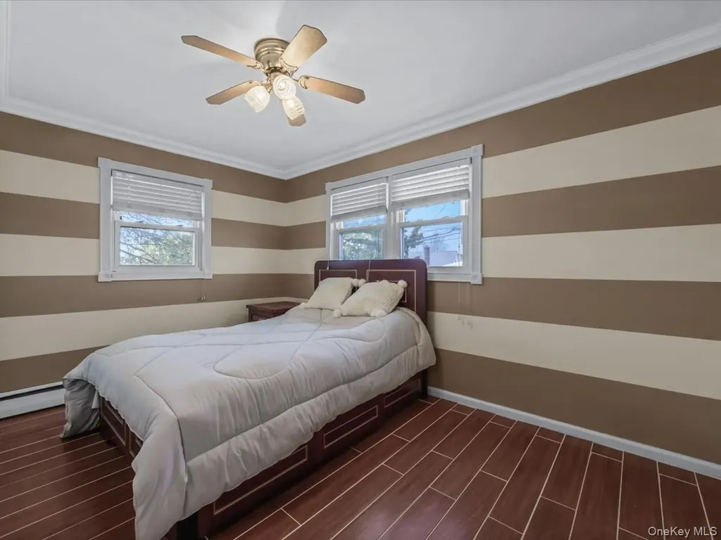 73 E Beach Promenade Lindenhurst NY 11757