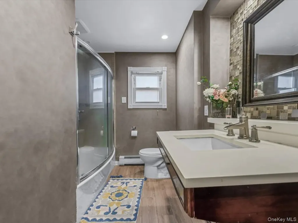 73 E Beach Promenade Lindenhurst NY 11757