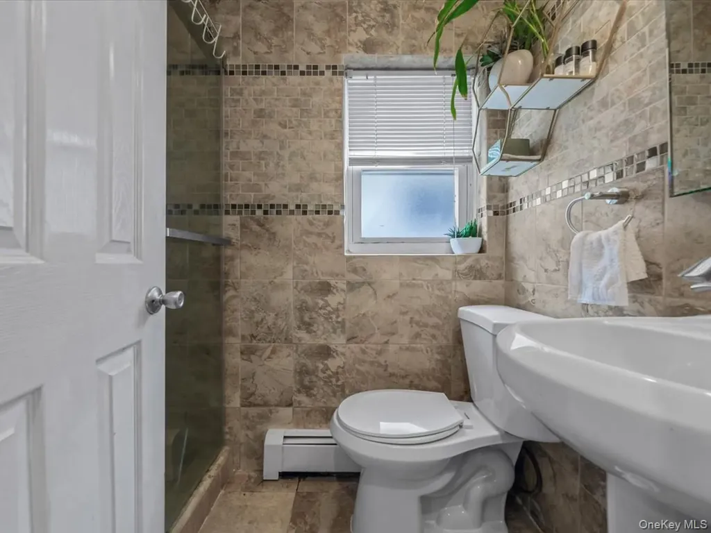 73 E Beach Promenade Lindenhurst NY 11757