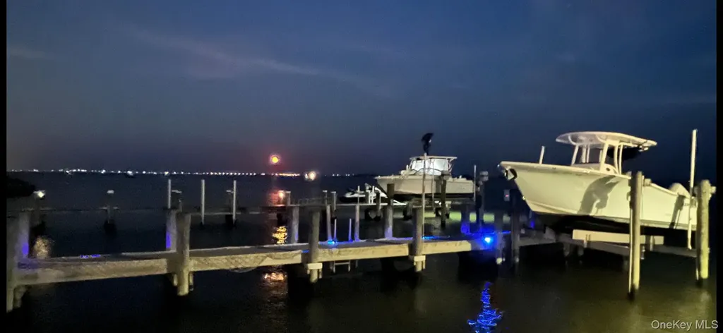 73 E Beach Promenade Lindenhurst NY 11757