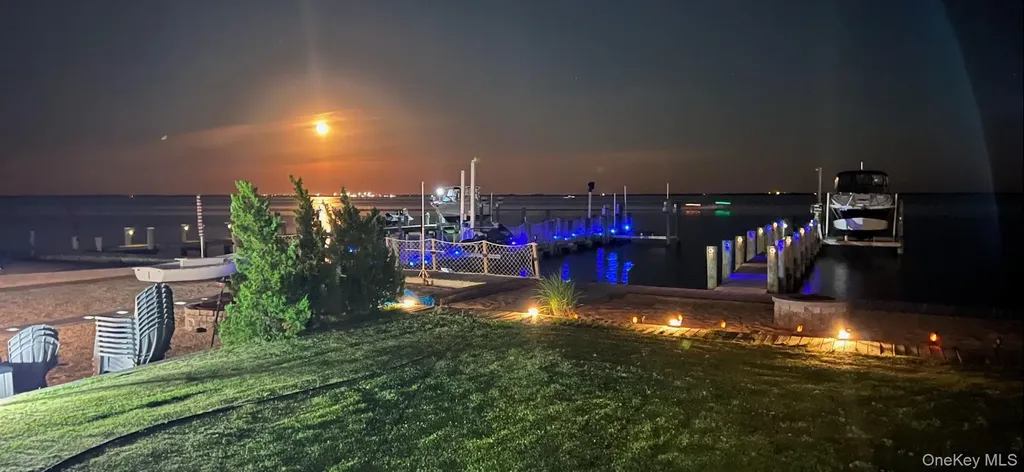 73 E Beach Promenade Lindenhurst NY 11757