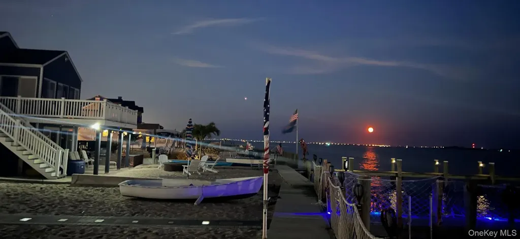 73 E Beach Promenade Lindenhurst NY 11757