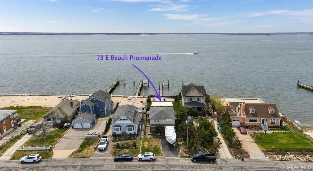 73 E Beach Promenade Lindenhurst NY 11757