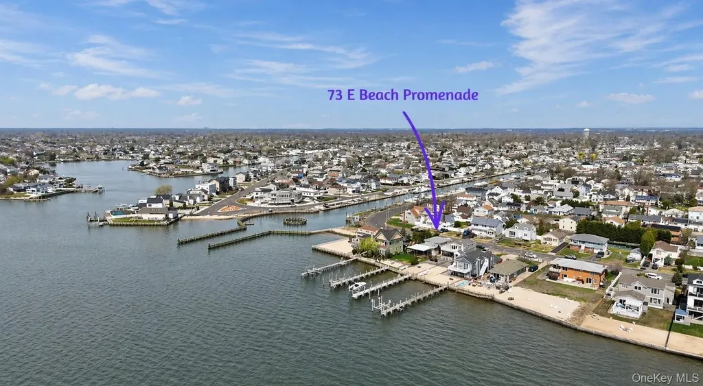 73 E Beach Promenade Lindenhurst NY 11757
