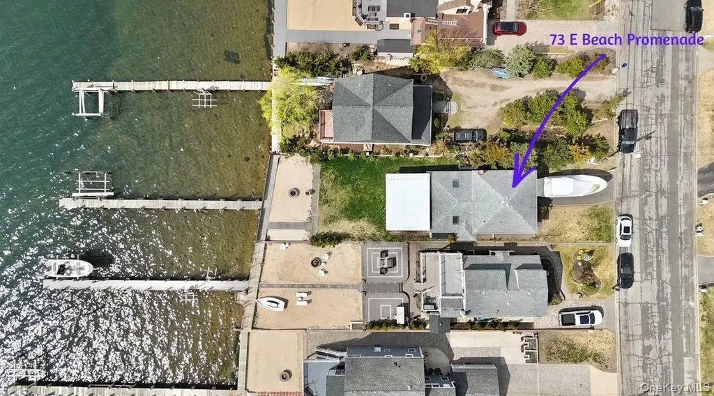 73 E Beach Promenade Lindenhurst NY 11757