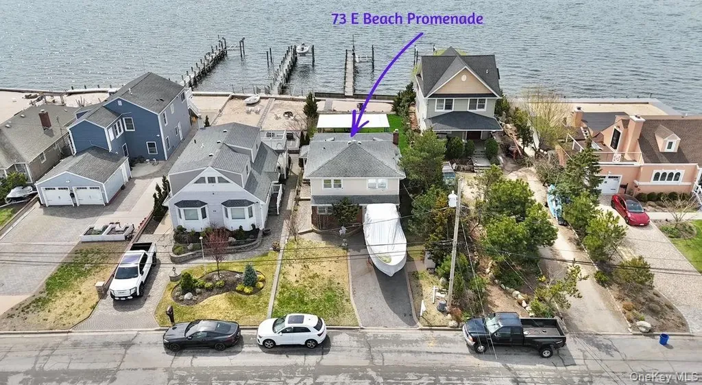 73 E Beach Promenade Lindenhurst NY 11757