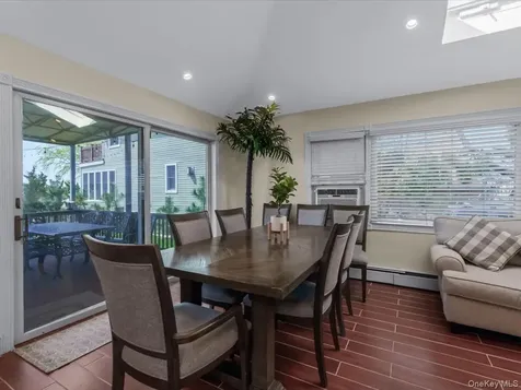 73 E Beach Promenade Lindenhurst NY 11757