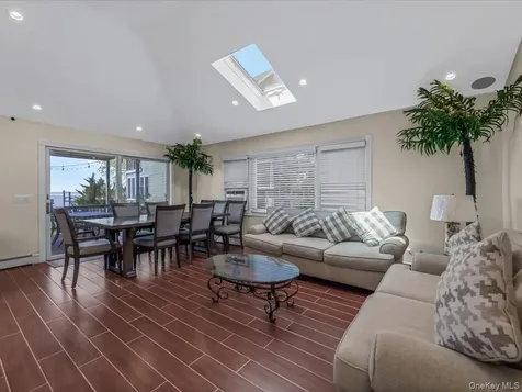 73 E Beach Promenade Lindenhurst NY 11757