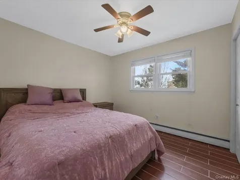 73 E Beach Promenade Lindenhurst NY 11757