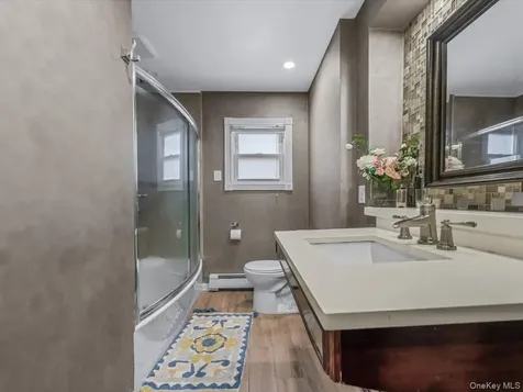 73 E Beach Promenade Lindenhurst NY 11757
