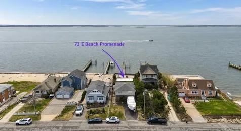 73 E Beach Promenade Lindenhurst NY 11757