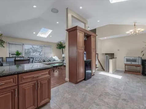 73 E Beach Promenade Lindenhurst NY 11757