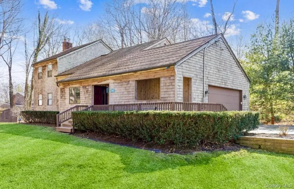 2581 Roanoke Avenue Riverhead NY 11901