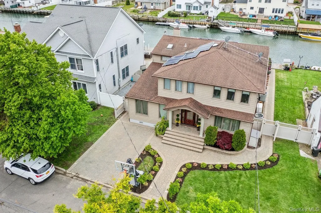 82 Division Avenue Massapequa NY 11758
