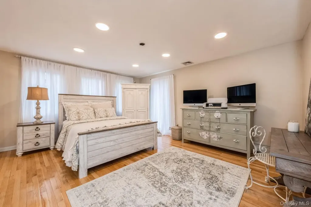 82 Division Avenue Massapequa NY 11758