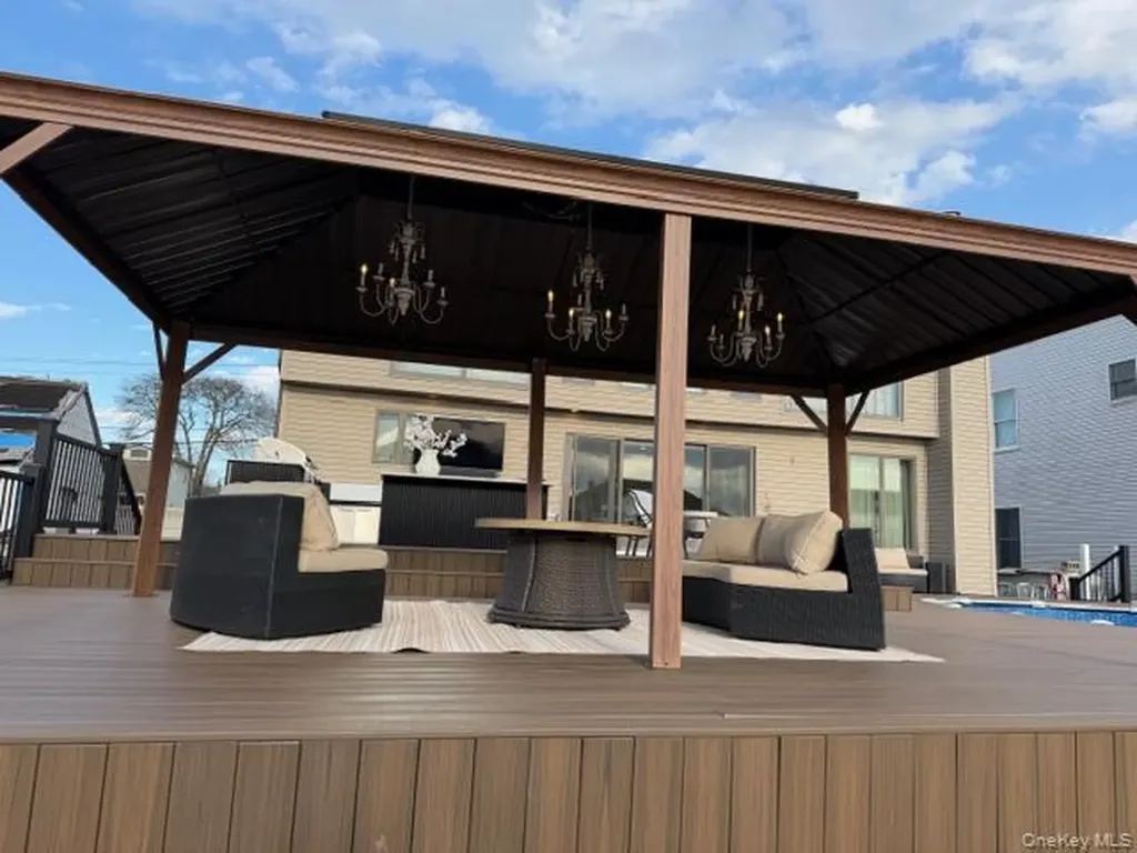 82 Division Avenue Massapequa NY 11758