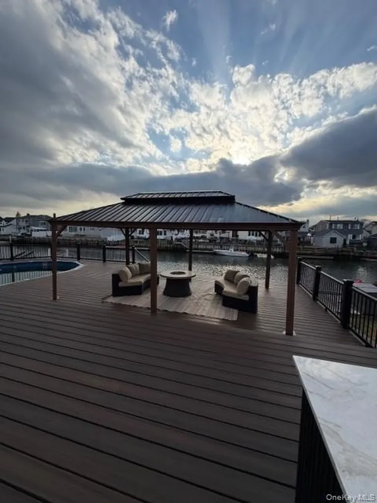 82 Division Avenue Massapequa NY 11758