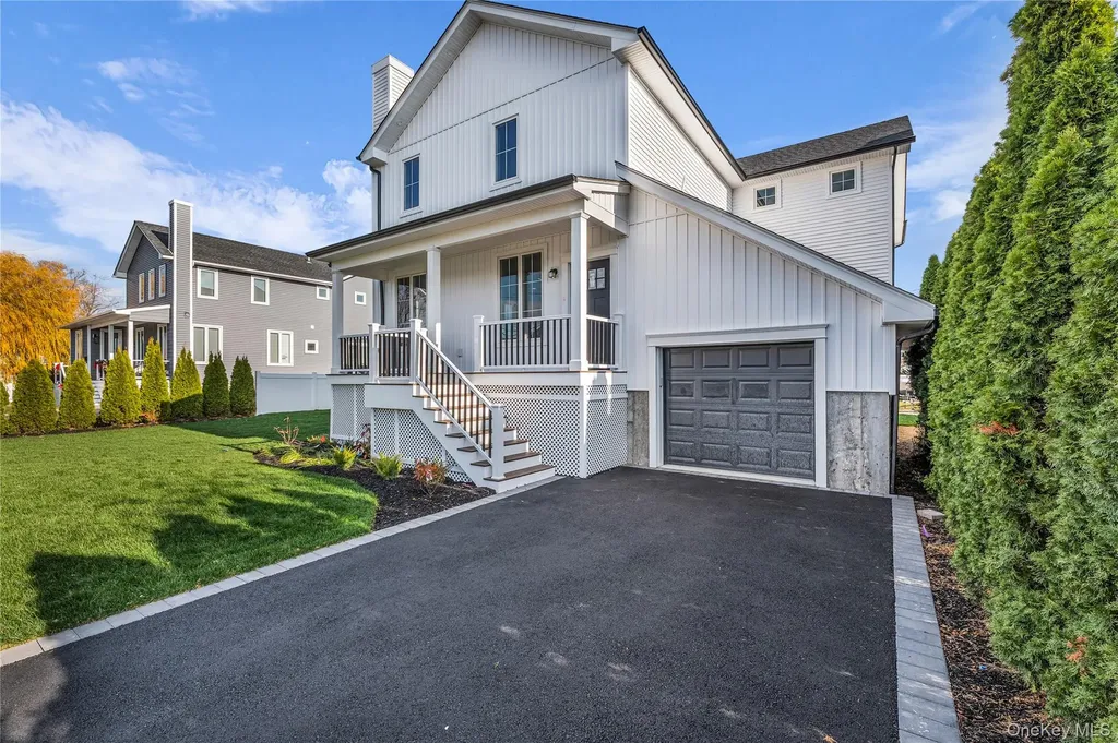 2437 Archer Street Seaford NY 11873