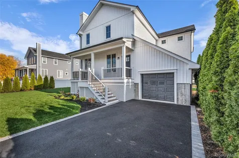 2437 Archer Street Seaford NY 11873