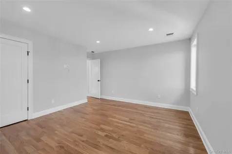 2437 Archer Street Seaford NY 11873
